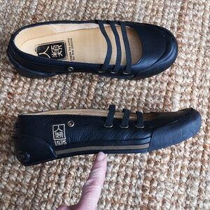 Jump funky leather flats